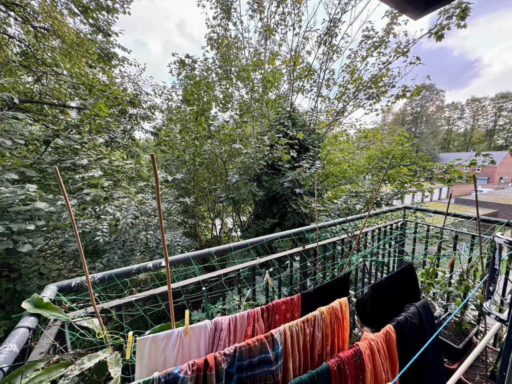 1 bed flat for sale - Image 3