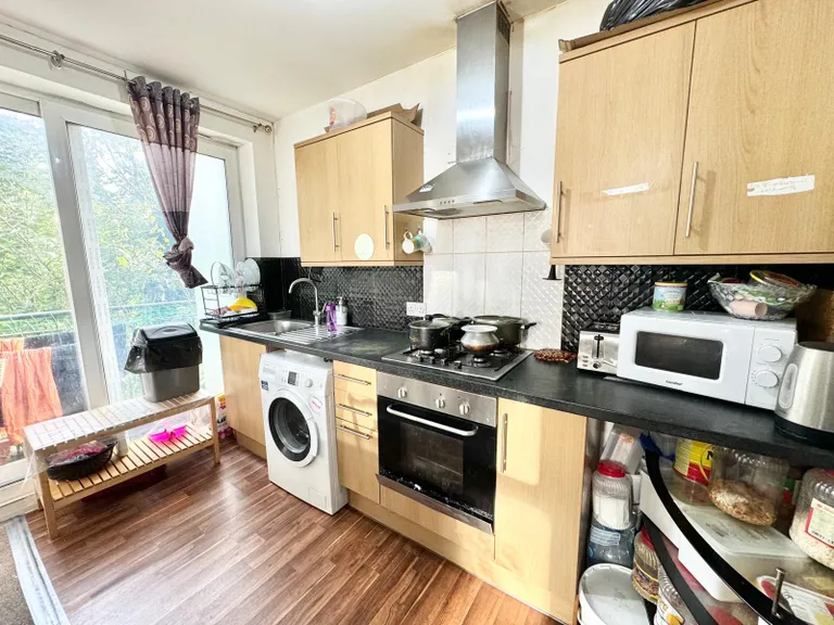 1 bed flat for sale - Image 4