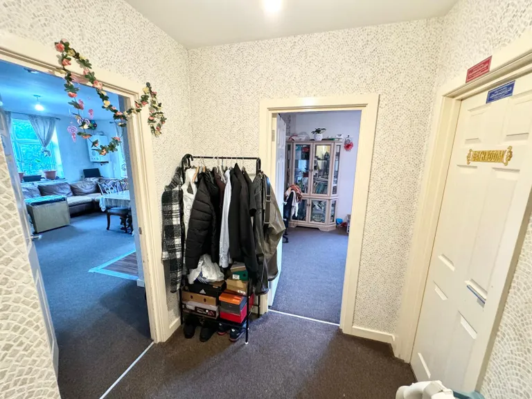1 bed flat for sale - Image 7