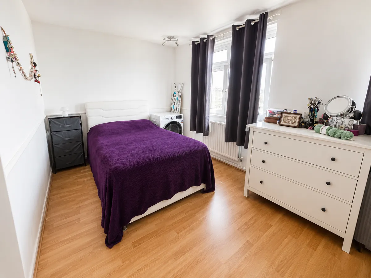 2 bed flat for sale - Image 9